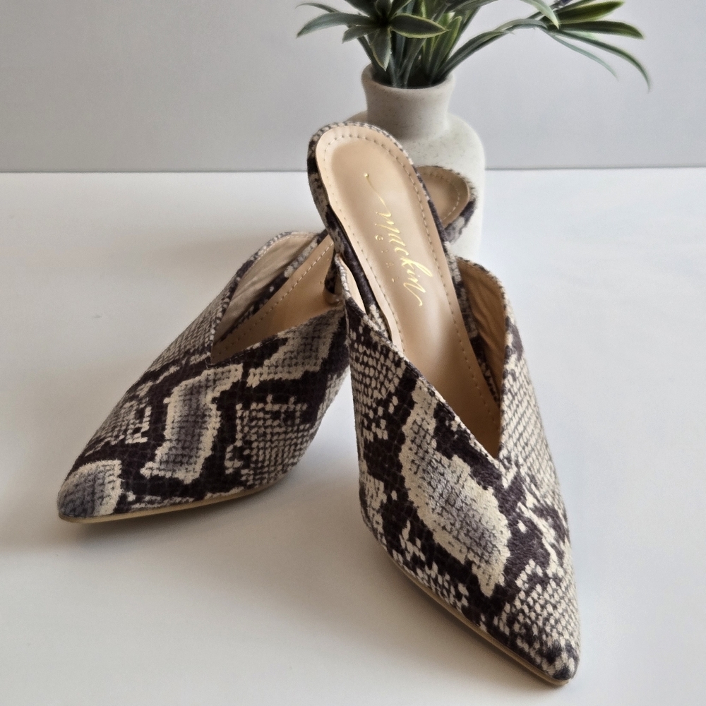 Mackin Girl Faux Snakeskin Pointed Toe Mules Size 9 NWOT